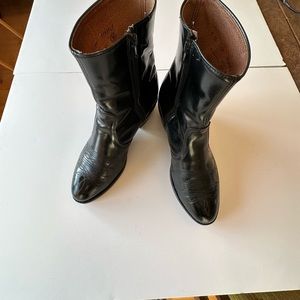 Black Western-Style 9 2E Leather Short Boots With Side Zipper